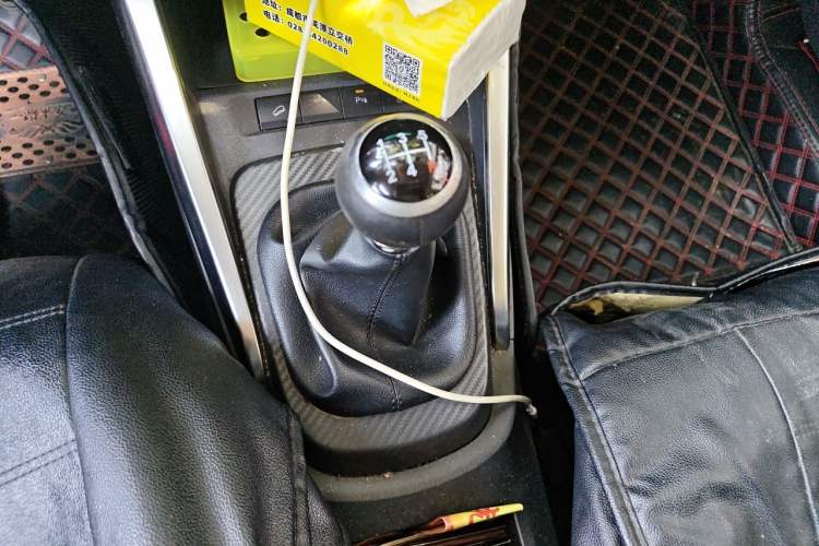 Used BYD Yuan 2016 1.5L Manual Luxury Version Gear Lever