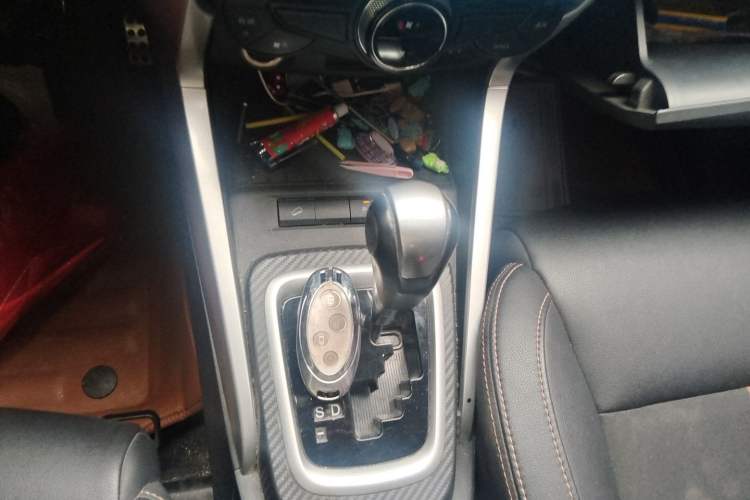 Used BYD Yuan 2016 1.5L Automatic Luxury Version Gear Lever