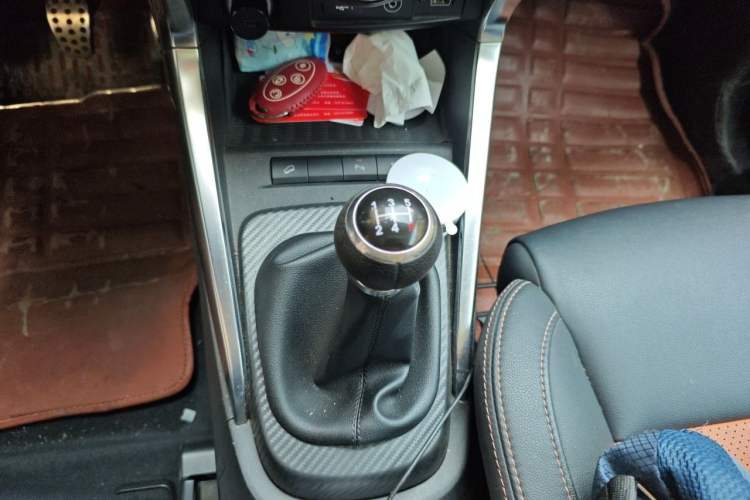 Used BYD Yuan 2016 1.5L Manual Luxury Version Gear Lever
