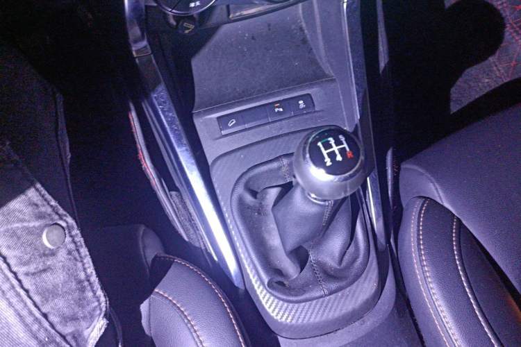 Used BYD Yuan 2016 1.5L Manual Luxury Model Gear Lever