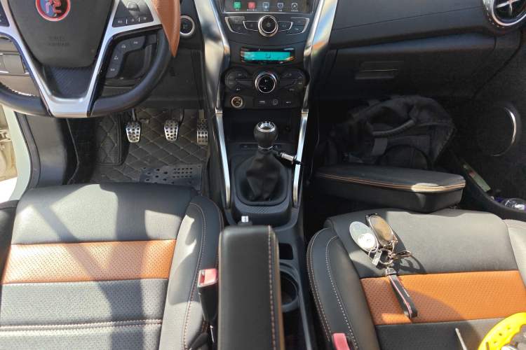 Used BYD Yuan 2016 1.5L Manual Luxury Version Gear Lever