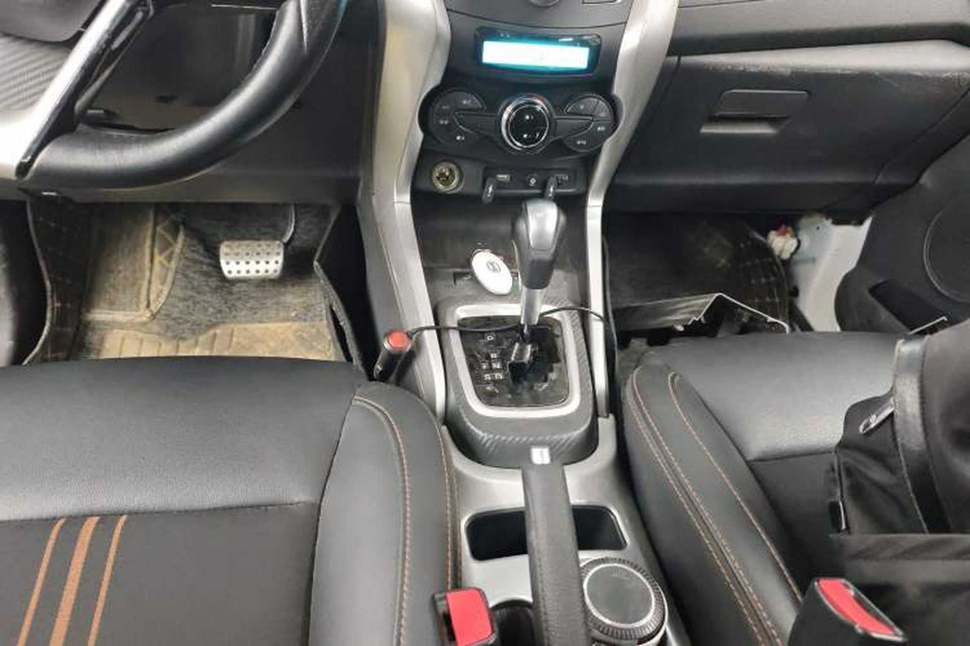 Used BYD Yuan 2016 1.5L Automatic Luxury Version Gear Lever