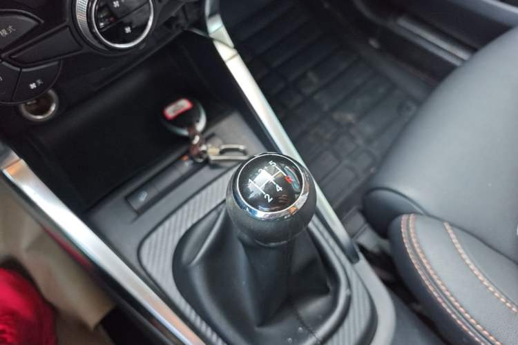 Used BYD Yuan 2016 1.5L Manual Luxury Version Gear Lever