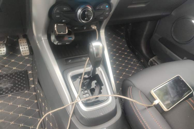 Used BYD Yuan 2016 1.5L Automatic Luxury Version Gear Lever