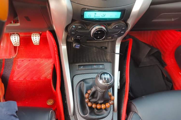 Used BYD Yuan 2016 1.5L Manual Luxury Version Gear Lever