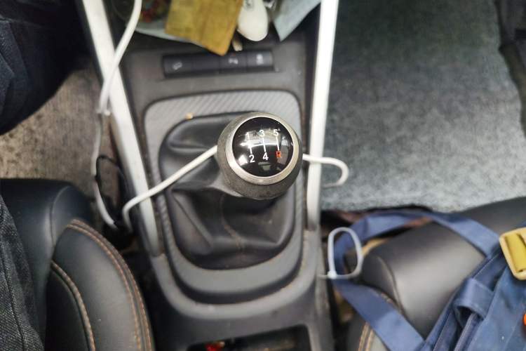 Used BYD Yuan 2016 1.5L Manual Luxury Version Gear Lever