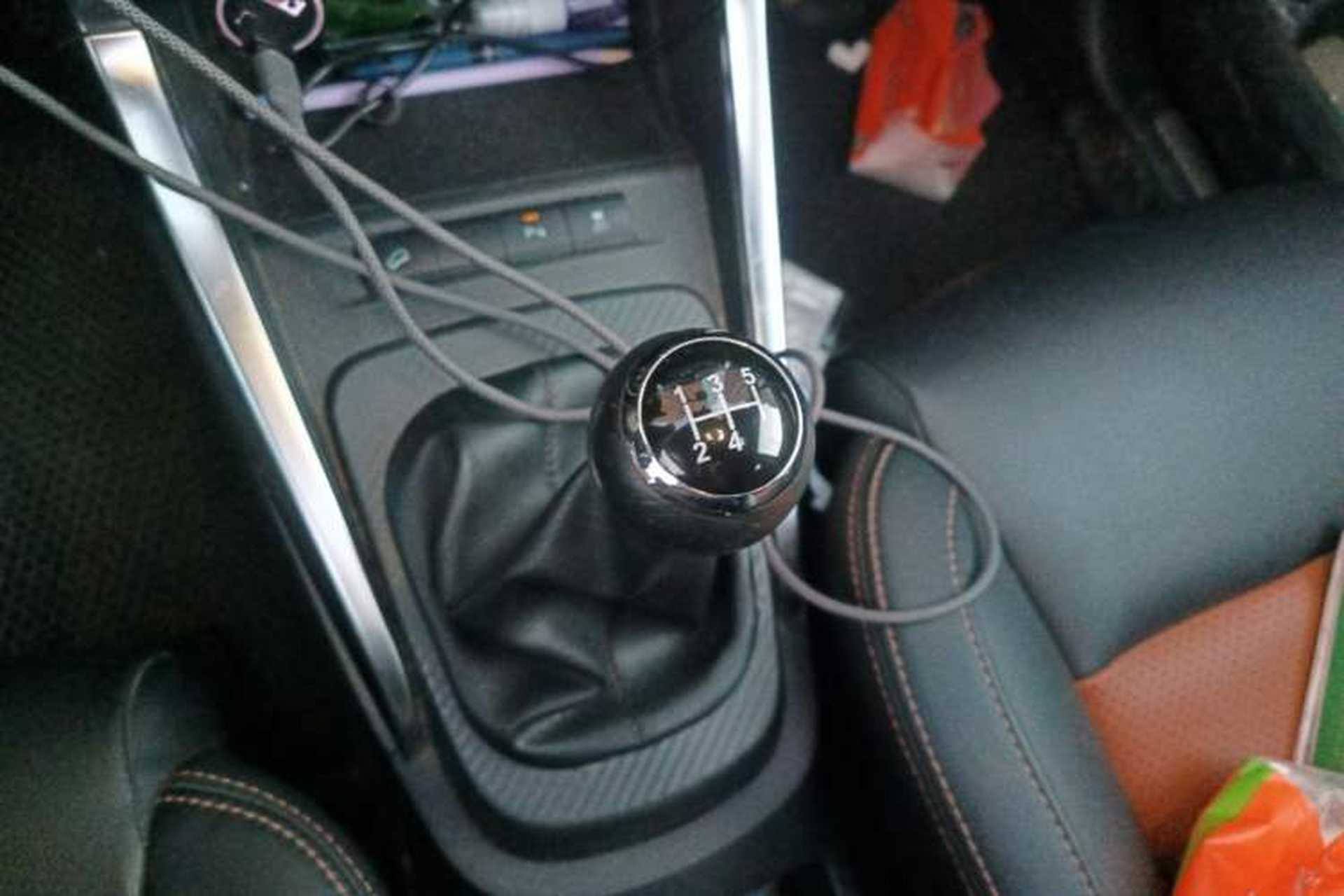 Used BYD Yuan 2016 1.5L Manual Luxury Version Gear Lever