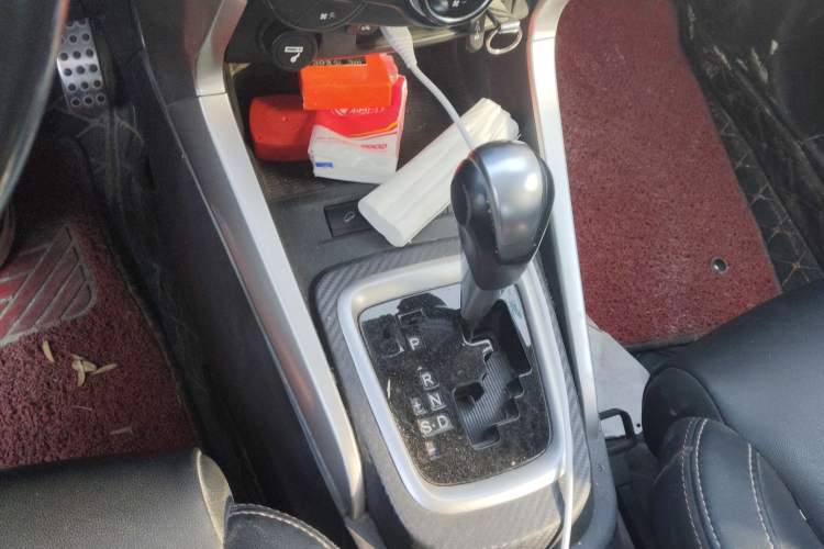Used BYD Yuan 2016 1.5L Automatic Luxury Version Gear Lever
