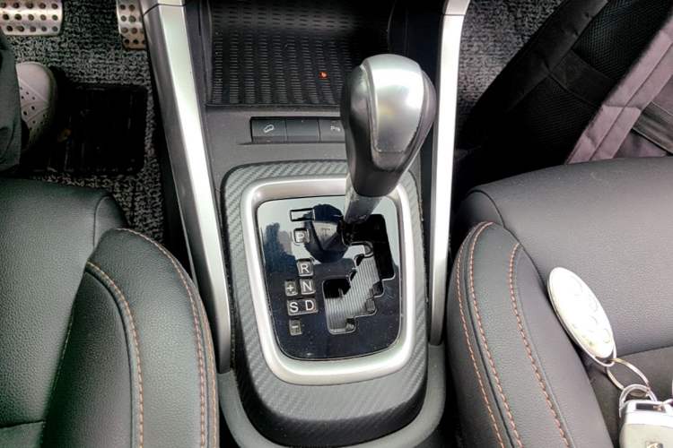 Used BYD Yuan 2016 1.5L Automatic Luxury Version Gear Lever