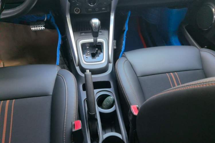 Used BYD Yuan 2016 1.5L Automatic Luxury Version Gear Lever