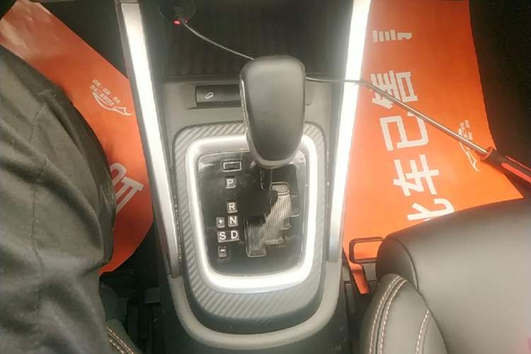 Used BYD Yuan 2016 1.5L Automatic Luxury Version Gear Lever
