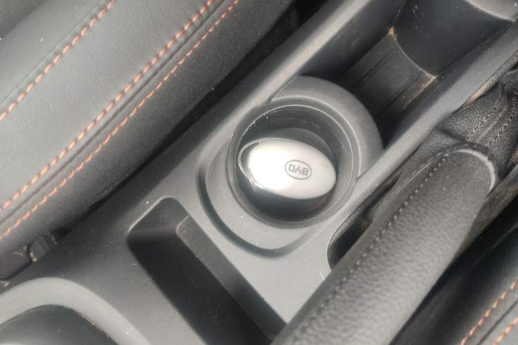 Used BYD Yuan 2016 1.5L Automatic Luxury Version Interior 1