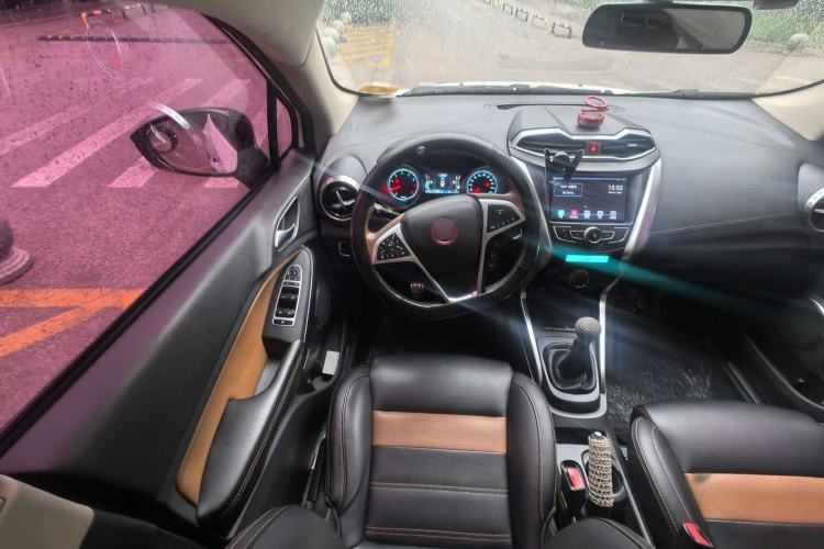 Used BYD Yuan 2016 1.5L Manual Luxury Version Interior 2