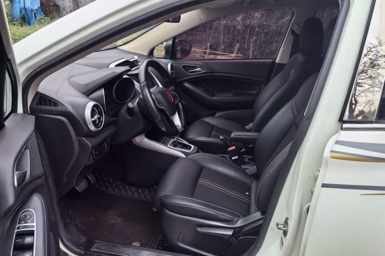 Used BYD Yuan 2016 1.5L Automatic Luxury Version Interior 2