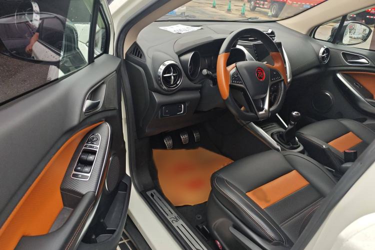 Used BYD Yuan 2016 1.5L Manual Luxury Version Interior 2