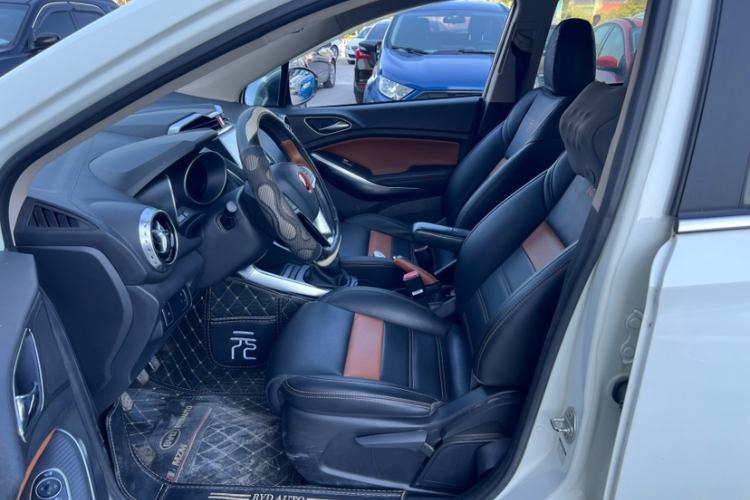 Used BYD Yuan 2016 1.5L Manual Luxury Model Interior 2