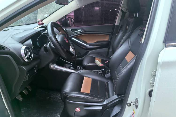 Used BYD Yuan 2016 1.5L Manual Luxury Version Interior 3