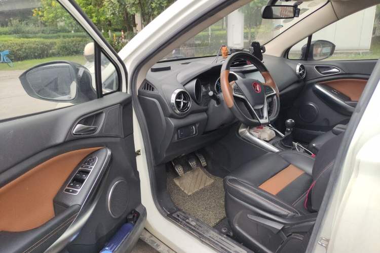 Used BYD Yuan 2016 1.5L Manual Luxury Model Interior 3