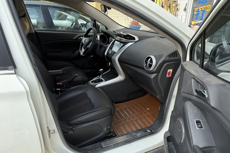 Used BYD Yuan 2016 1.5L Automatic Luxury Version Interior 3