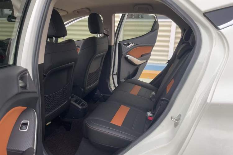 Used BYD Yuan 2016 1.5TID Automatic Luxury Version Interior 4