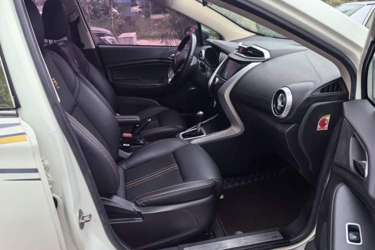 Used BYD Yuan 2016 1.5L Automatic Luxury Version Interior 4