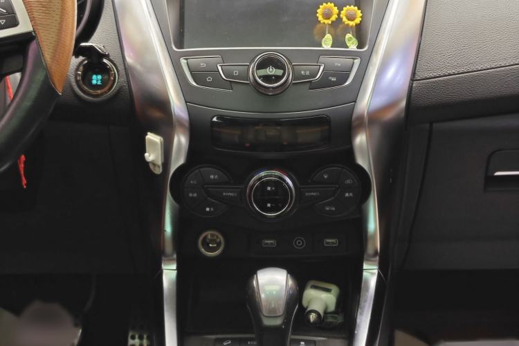 Used BYD Yuan 2016 1.5TID Automatic Flagship Model Interior 5