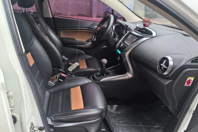 Used BYD Yuan 2016 1.5L Manual Luxury Version Interior 5