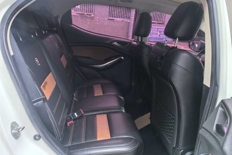 Used BYD Yuan 2016 1.5L Manual Luxury Version Interior 6