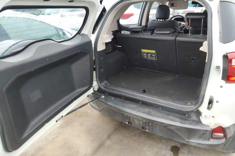 Used BYD Yuan 2016 1.5L Manual Luxury Version Interior 6