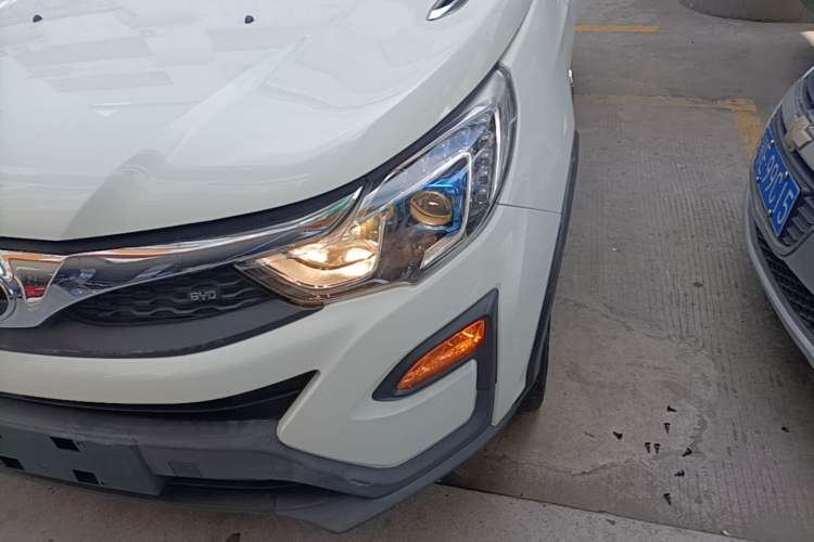 Used BYD Yuan 2016 1.5L Manual Luxury Version Left Front Headlight