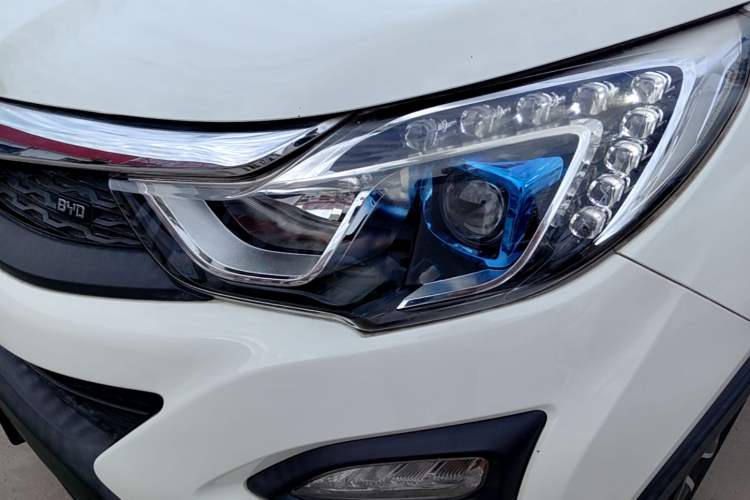 Used BYD Yuan 2016 1.5L Automatic Luxury Version Left Front Headlight