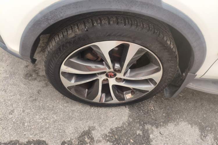 Used BYD Yuan 2016 1.5TID Automatic Flagship Model Left Front Wheel Hub