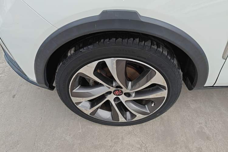 Used BYD Yuan 2016 1.5TID Automatic Luxury Version Left Front Wheel Hub