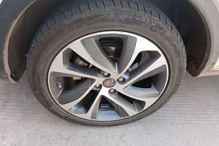 Used BYD Yuan 2016 1.5L Manual Luxury Version Left Front Wheel Hub