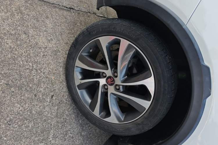 Used BYD Yuan 2016 1.5L Manual Luxury Version Left Front Wheel Hub