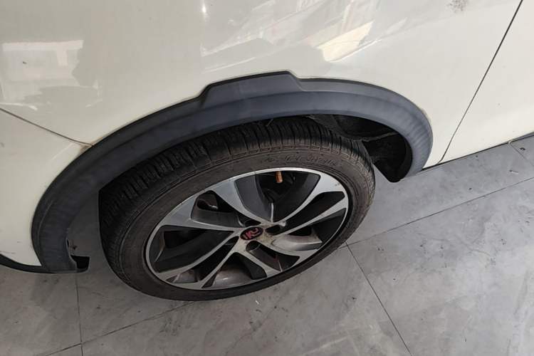 Used BYD Yuan 2016 1.5L Automatic Luxury Version Left Front Wheel Hub