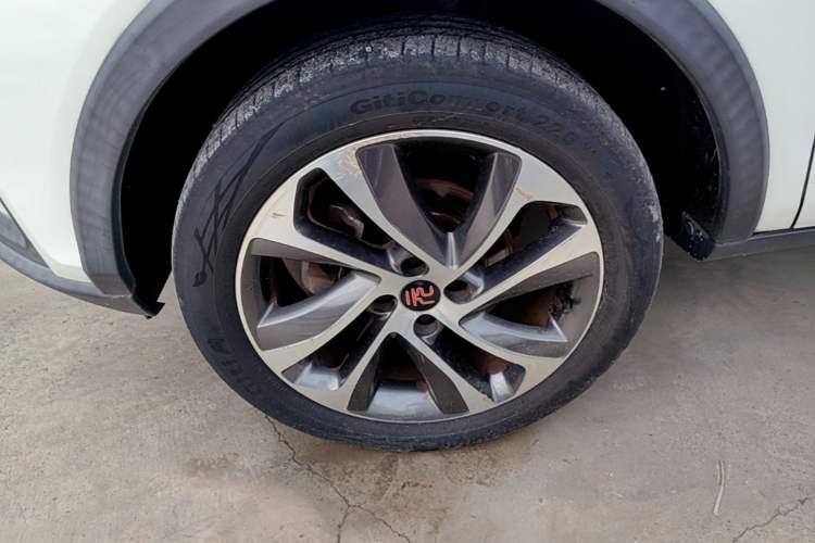 Used BYD Yuan 2016 1.5L Automatic Luxury Version Left Front Wheel Hub