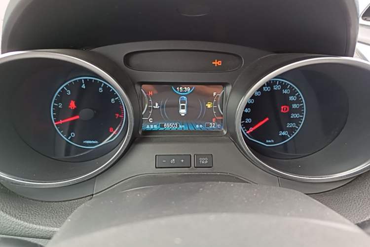 Used BYD Yuan 2016 1.5L Manual Luxury Model Odometer Close Up