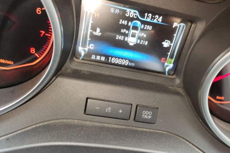 Used BYD Yuan 2016 1.5L Manual Luxury Version Odometer Close Up