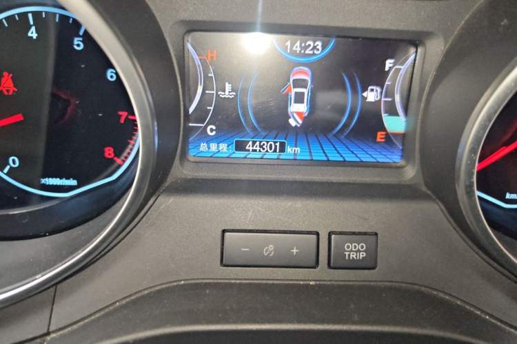 Used BYD Yuan 2016 1.5L Manual Luxury Version Odometer Close Up