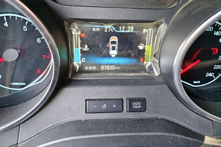 Used BYD Yuan 2016 1.5L Manual Luxury Version Odometer Close Up