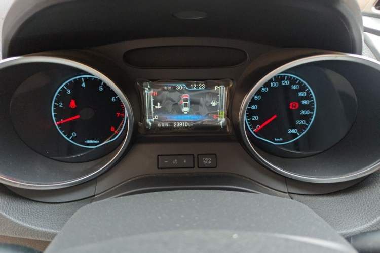 Used BYD Yuan 2016 1.5L Manual Luxury Version Odometer Close Up