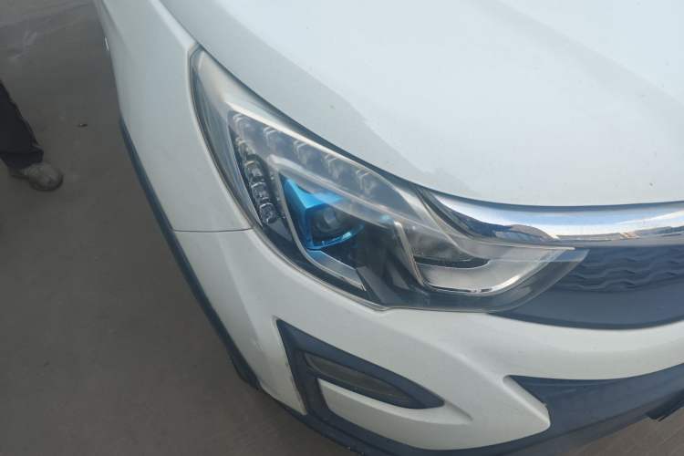 Used BYD Yuan 2016 1.5L Manual Luxury Version Right Front Headlight