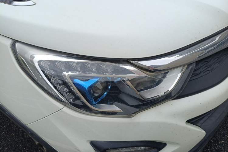 Used BYD Yuan 2016 1.5TID Automatic Luxury Version Right Front Headlight