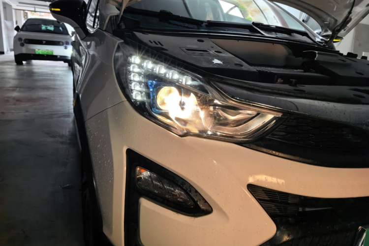 Used BYD Yuan 2016 1.5L Manual Luxury Version Right Front Headlight