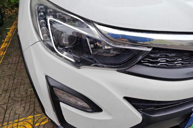 Used BYD Yuan 2016 1.5L Manual Luxury Version Right Front Headlight