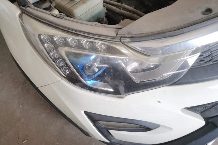 Used BYD Yuan 2016 1.5L Manual Comfort Model Right Front Headlight