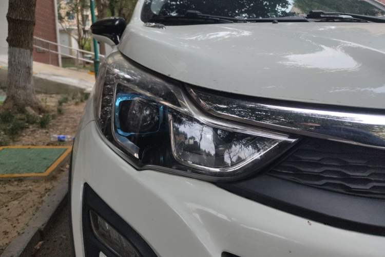 Used BYD Yuan 2016 1.5L Manual Luxury Model Right Front Headlight