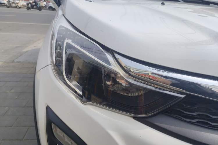Used BYD Yuan 2016 1.5L Manual Luxury Version Right Front Headlight