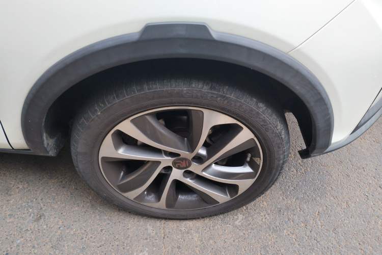 Used BYD Yuan 2016 1.5L Automatic Luxury Version Right Front Wheel Hub